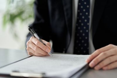 Personne signant ses engagements au nom de sa société en formation.