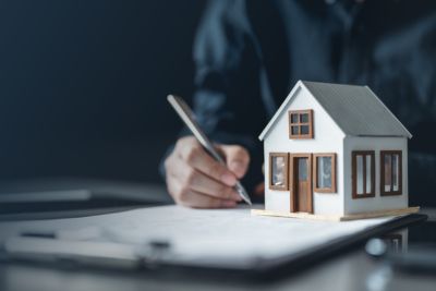 Personne d&eacute;clarant son revenu cadastral.