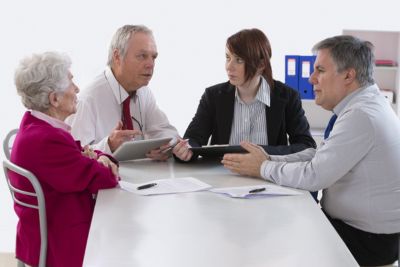 Personne signant un mandat extrajudiciaire pour la gestion de son patrimoine.