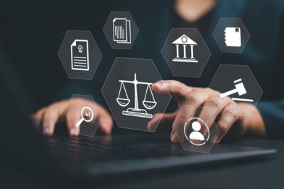 Personne fondant sa soci&eacute;t&eacute; en ligne.