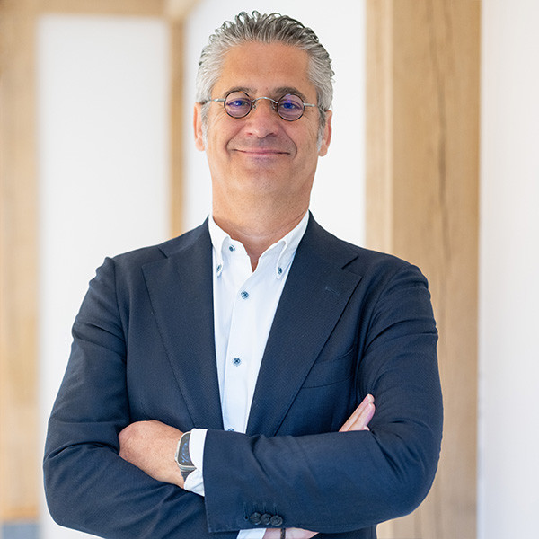 Portrait de Mr Benoît Colmant, membre de l'équipe de notaires.